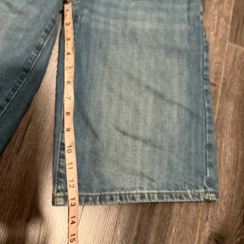 Women’s Low Rise Baggy Denim Skate Shorts Light Wash. 00